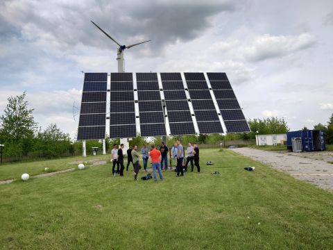 Kezo_fotowoltaika Testowy układ rozdzielnica z obwodami elektrycznymi.